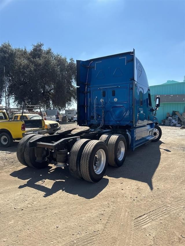 Image of Freightliner Cascadia 125 equipment image 4