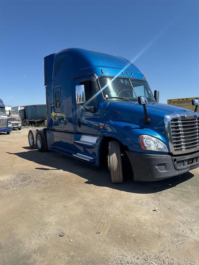 Image of Freightliner Cascadia 125 equipment image 2