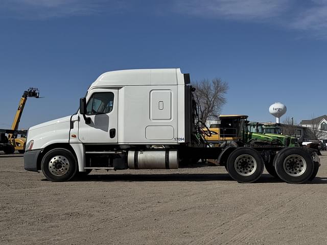 Image of Freightliner Cascadia 125 equipment image 2
