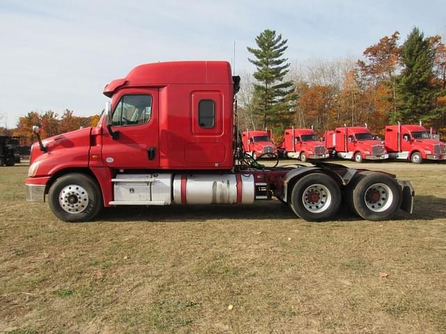 Image of Freightliner Cascadia 125 equipment image 3