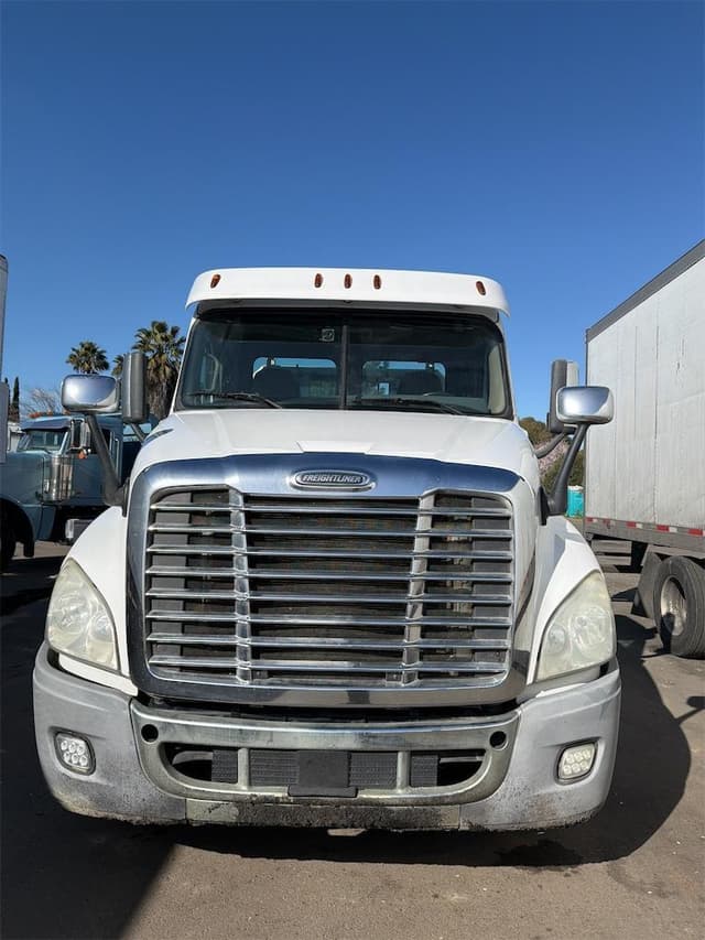 Image of Freightliner Cascadia 125 equipment image 1