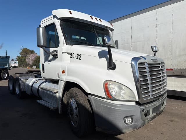 Image of Freightliner Cascadia 125 equipment image 2