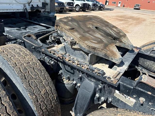 Image of Freightliner Cascadia 125 equipment image 4