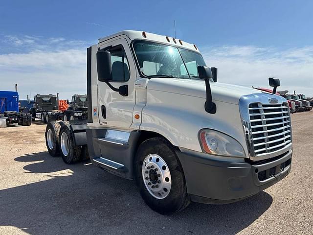 Image of Freightliner Cascadia 125 equipment image 1