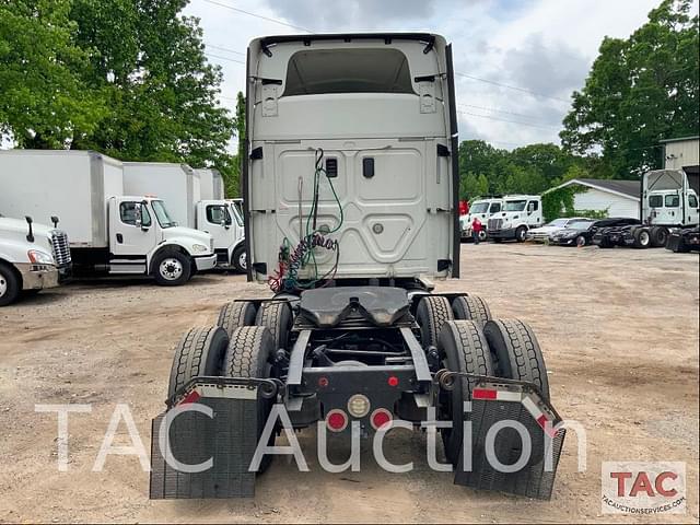 Image of Freightliner Cascadia 125 equipment image 3