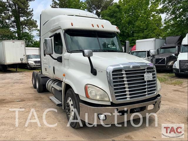 Image of Freightliner Cascadia 125 equipment image 2