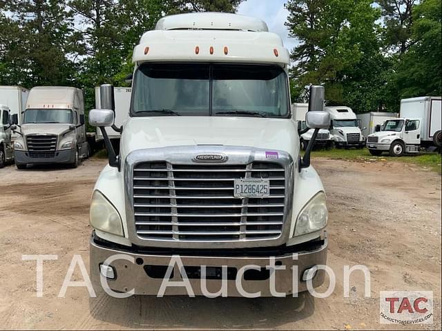 Image of Freightliner Cascadia 125 equipment image 1