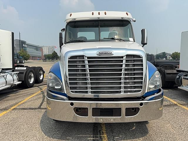 Image of Freightliner Cascadia 125 equipment image 1
