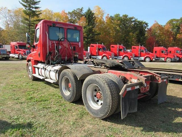 Image of Freightliner Cascadia 125 equipment image 2