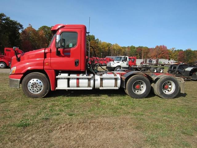 Image of Freightliner Cascadia 125 equipment image 1