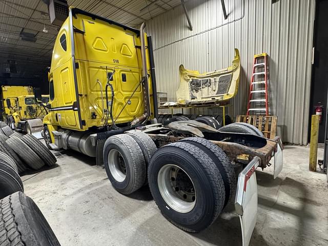 Image of Freightliner Cascadia 125 equipment image 3