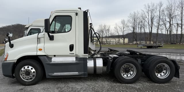 Image of Freightliner Cascadia 125 Evolution equipment image 1