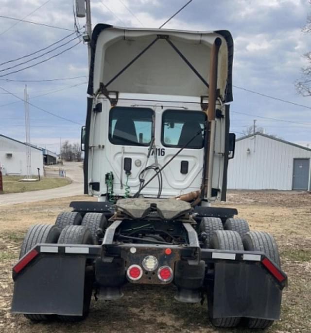 Image of Freightliner Cascadia 125 equipment image 3