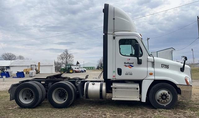 Image of Freightliner Cascadia 125 equipment image 2