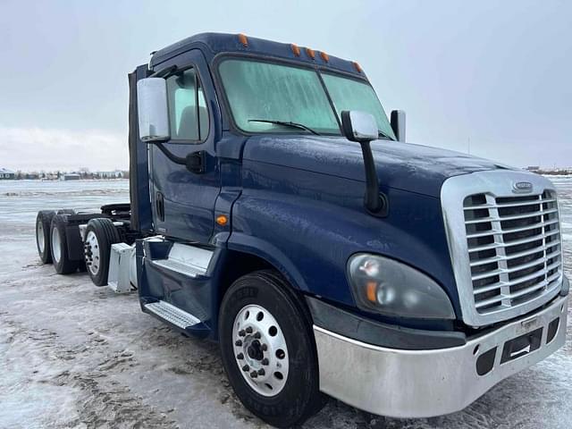 Image of Freightliner Cascadia 125 equipment image 2