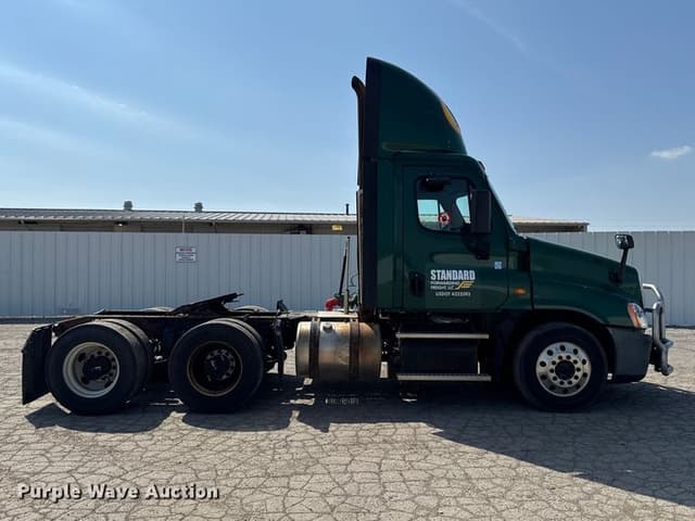 Image of Freightliner Cascadia 125 equipment image 3