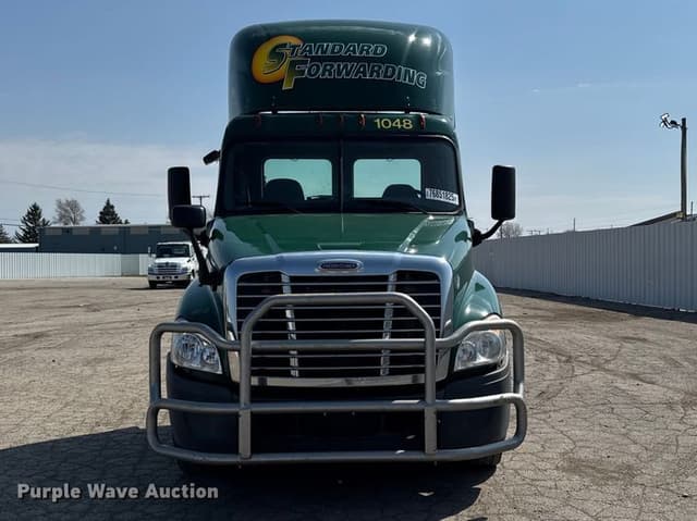 Image of Freightliner Cascadia 125 equipment image 1