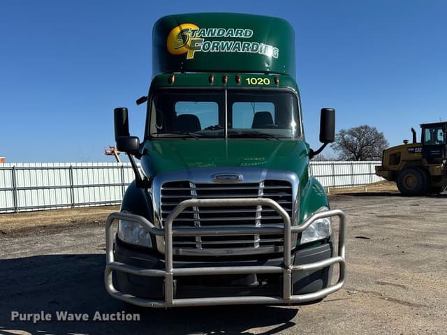 Image of Freightliner Cascadia 125 equipment image 1