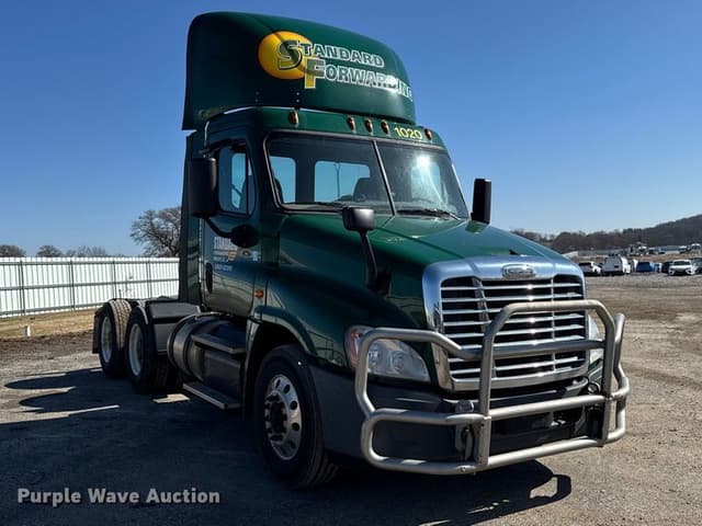 Image of Freightliner Cascadia 125 equipment image 2