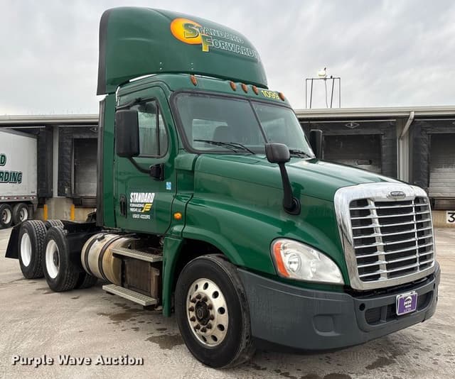 Image of Freightliner Cascadia 125 equipment image 2