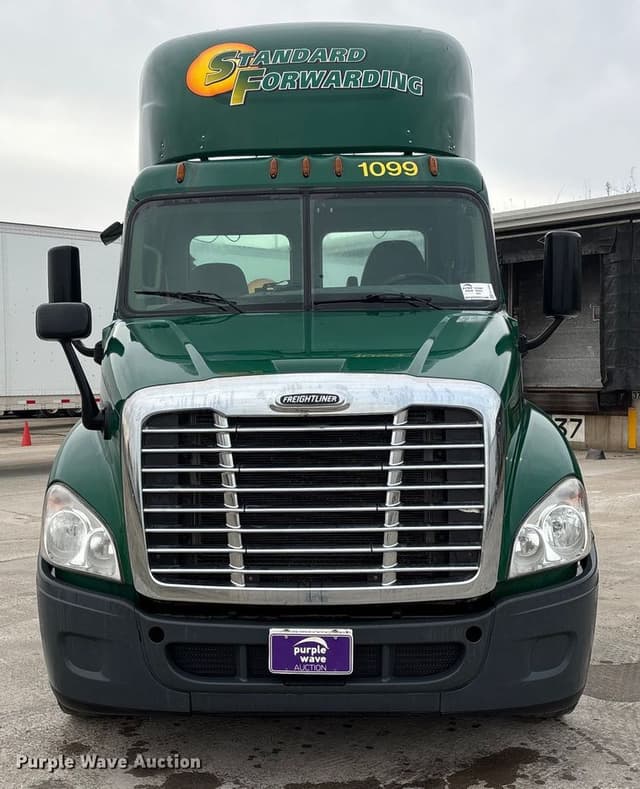 Image of Freightliner Cascadia 125 equipment image 1