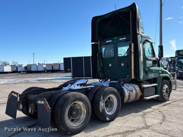 Image of Freightliner Cascadia 125 equipment image 4