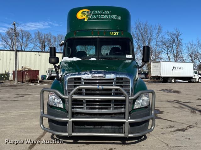 Image of Freightliner Cascadia 125 equipment image 1