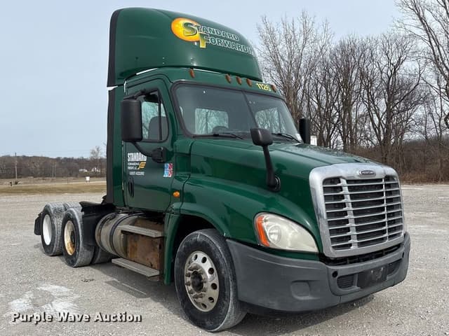 Image of Freightliner Cascadia 125 equipment image 2
