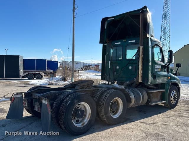 Image of Freightliner Cascadia 125 equipment image 4