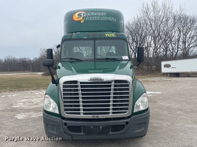 Image of Freightliner Cascadia 125 equipment image 1