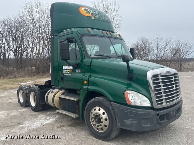 Image of Freightliner Cascadia 125 equipment image 2
