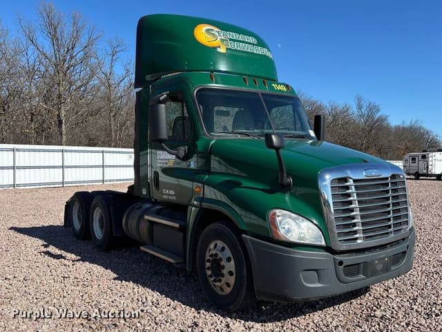 Image of Freightliner Cascadia 125 equipment image 2