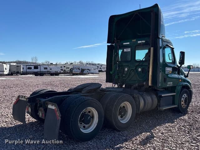 Image of Freightliner Cascadia 125 equipment image 4