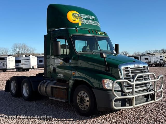 Image of Freightliner Cascadia 125 equipment image 2