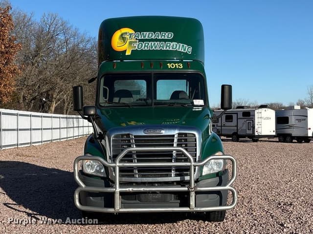Image of Freightliner Cascadia 125 equipment image 1