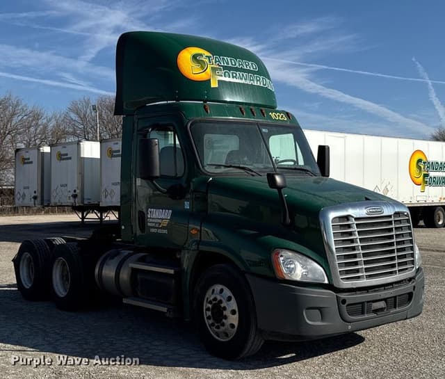 Image of Freightliner Cascadia 125 equipment image 2