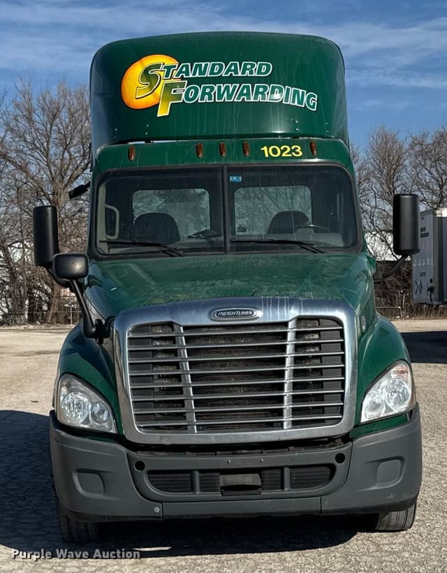 Image of Freightliner Cascadia 125 equipment image 1