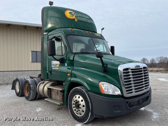 Image of Freightliner Cascadia 125 equipment image 2
