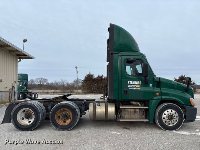 Image of Freightliner Cascadia 125 equipment image 3