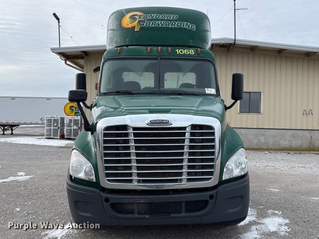 Image of Freightliner Cascadia 125 equipment image 1