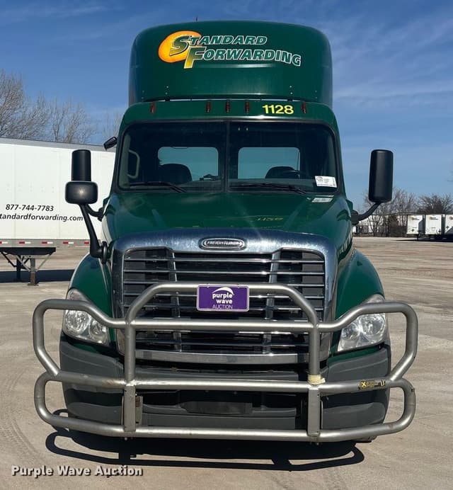 Image of Freightliner Cascadia 125 equipment image 1