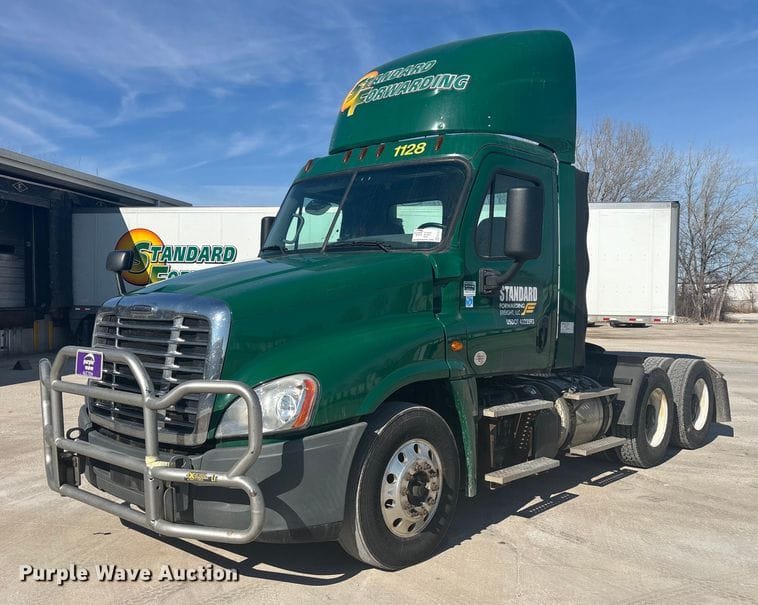 2017 Freightliner Cascadia 125 Equipment Image0