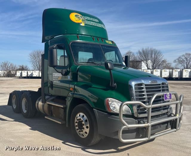 Image of Freightliner Cascadia 125 equipment image 2