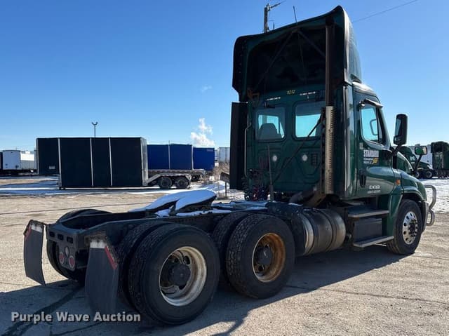 Image of Freightliner Cascadia 125 equipment image 4