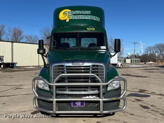 Image of Freightliner Cascadia 125 equipment image 1