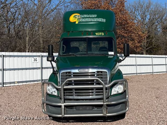 Image of Freightliner Cascadia 125 equipment image 1
