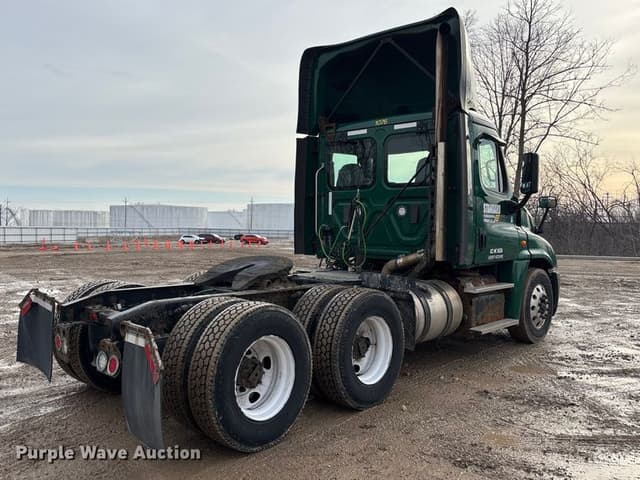 Image of Freightliner Cascadia 125 equipment image 4