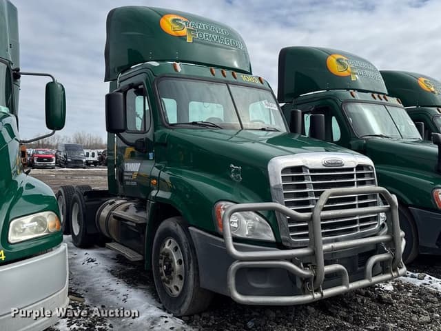 Image of Freightliner Cascadia 125 equipment image 2