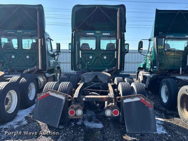 Image of Freightliner Cascadia 125 equipment image 4