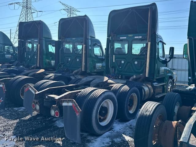 Image of Freightliner Cascadia 125 equipment image 3